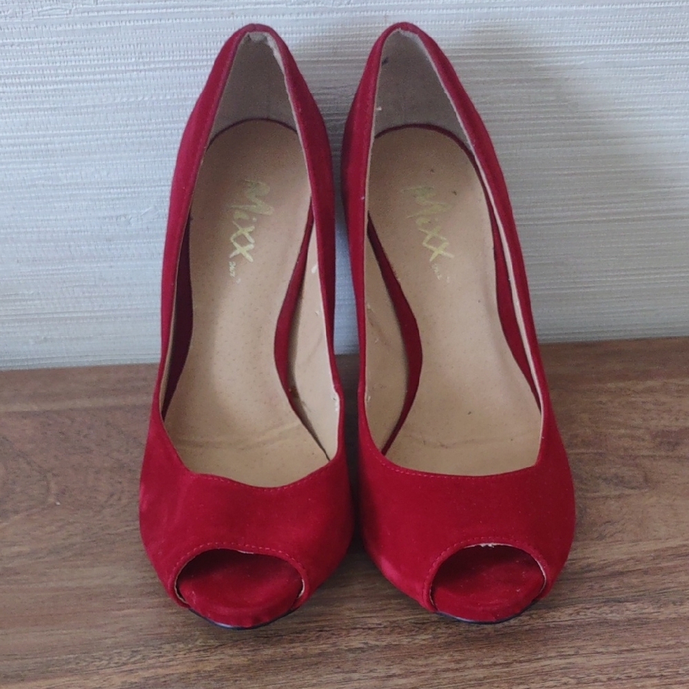 Mixx Shuz Vibrant Red Peep-Toe 4" Heels - Size 7.5